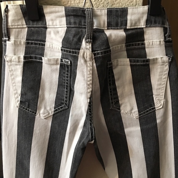 Bebe size 27 b&w jeans - Picture 6 of 8